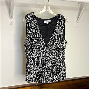 Jones Studio Black and White Fitted Tank Top- 18/20W